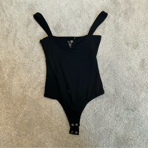 Streetwear Society black V-neck sleeveless bodysuit Sz M